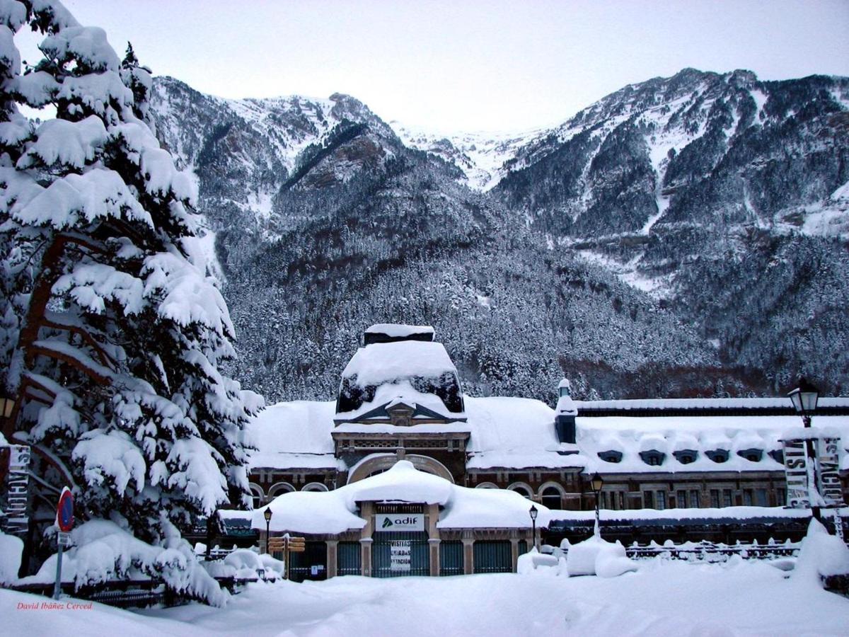 Apartamento Atico Canfranc Estacion Exterior photo