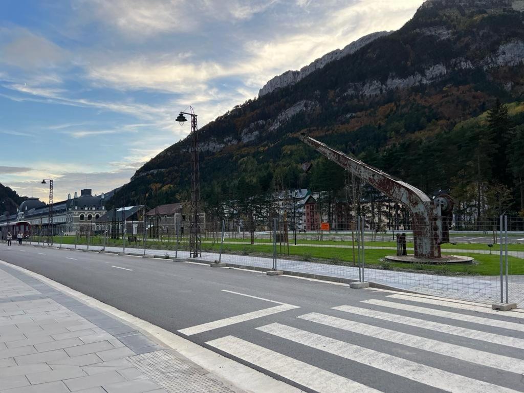 Apartamento Atico Canfranc Estacion Exterior photo